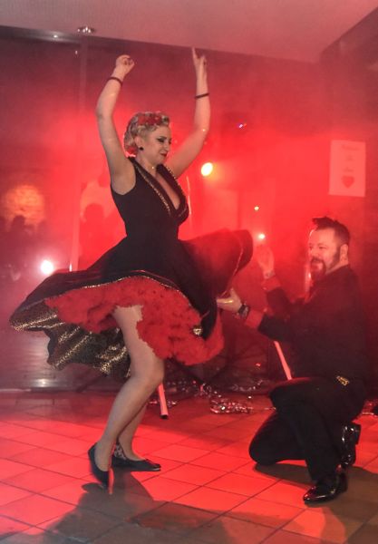 wilder Hochzeitstanz in einem Duisburger Eventlokal
